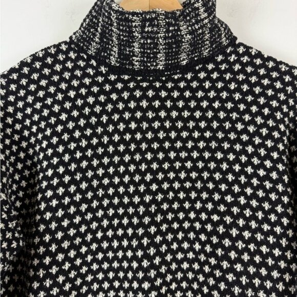 MaxMara Medallion Wool Turtleneck Sweater Size Medium - Picture 3 of 8